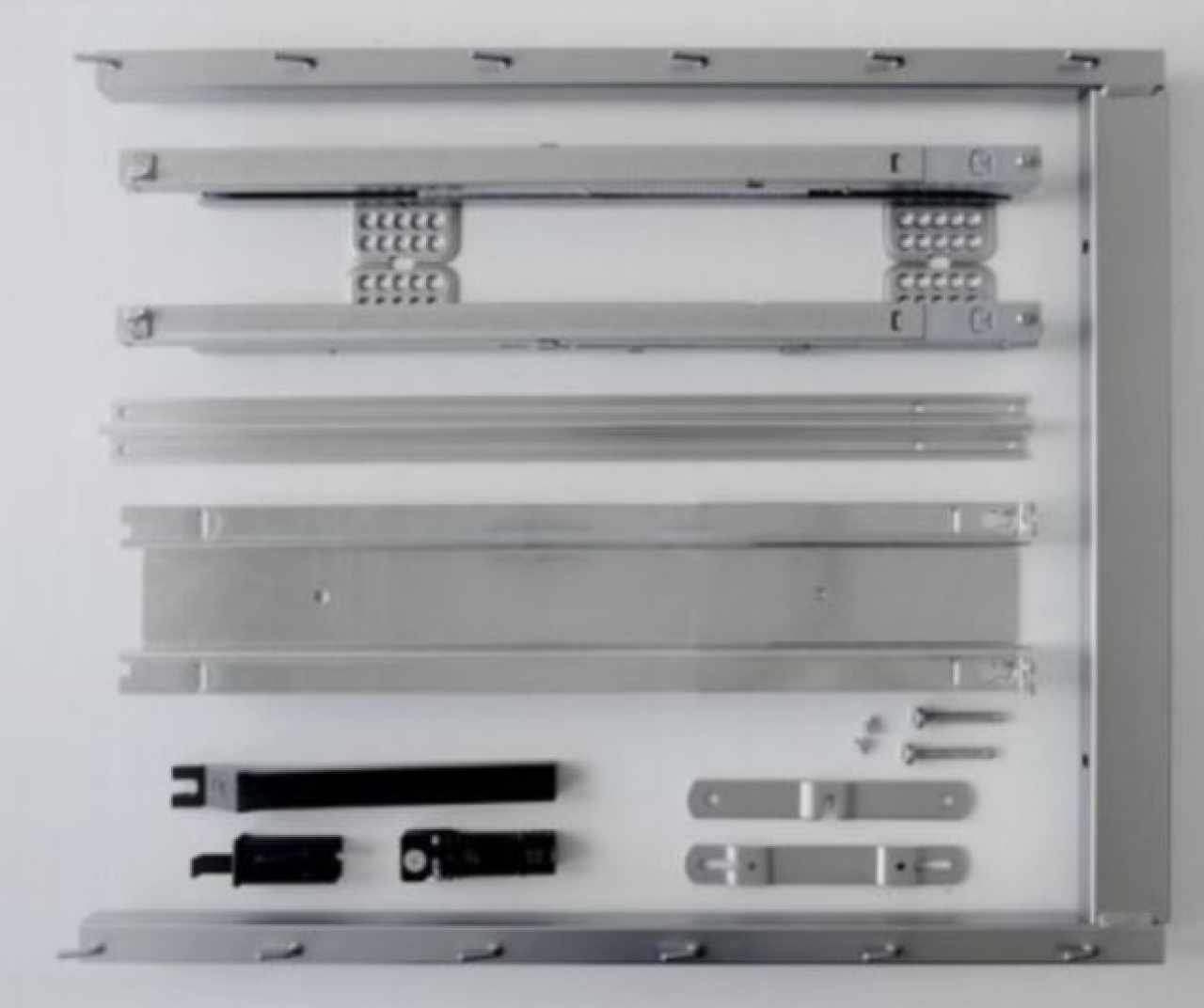 Kesseböhmer DISPENSA Junior slim vasalatszett fenéklapra szerelhető, magasság: 640-728mm, kosarak nélkül Silver